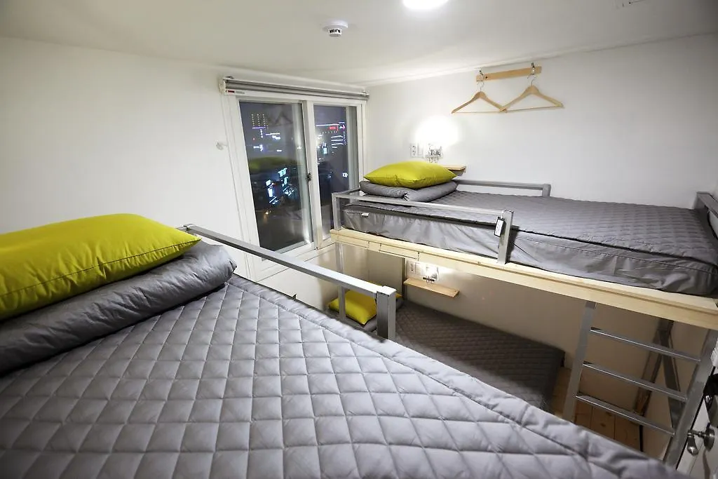 First Guesthouse Busan 0*,